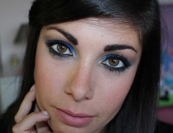 smokey eyes blu elettrico