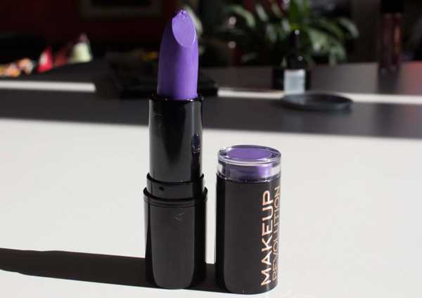 rossetto viola Make Up Revolution