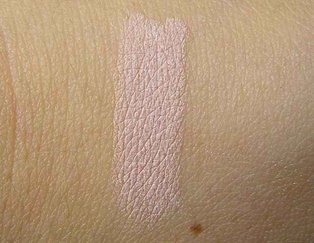 swatches correttore per le occhiaie Essence
