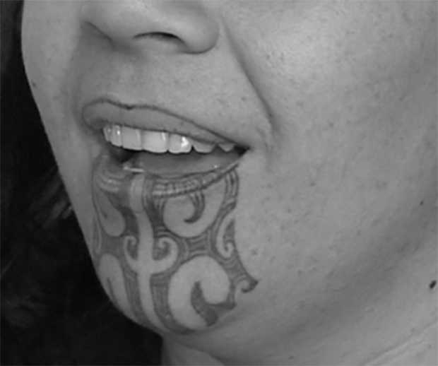 tatuaggio maori donna
