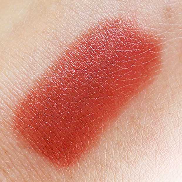 looking ahed swatch rossetto make up revolution