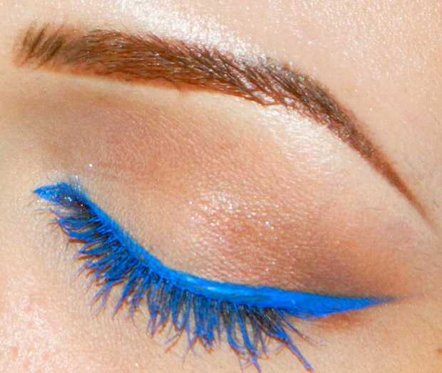 tutorial eyeliner grafico blu