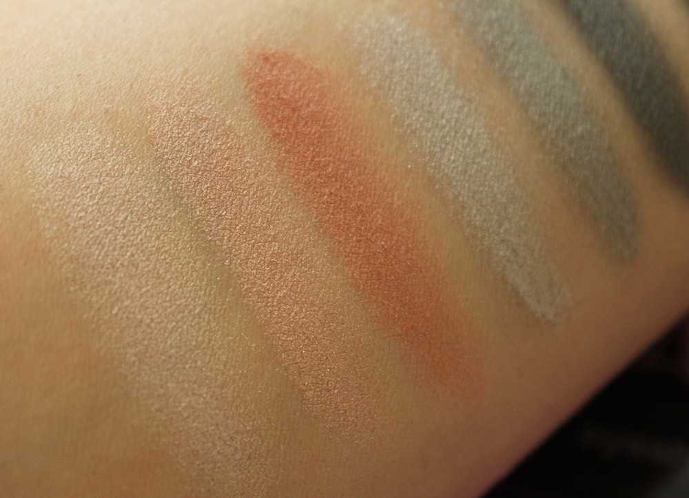 swatches palette Essence All That Greys