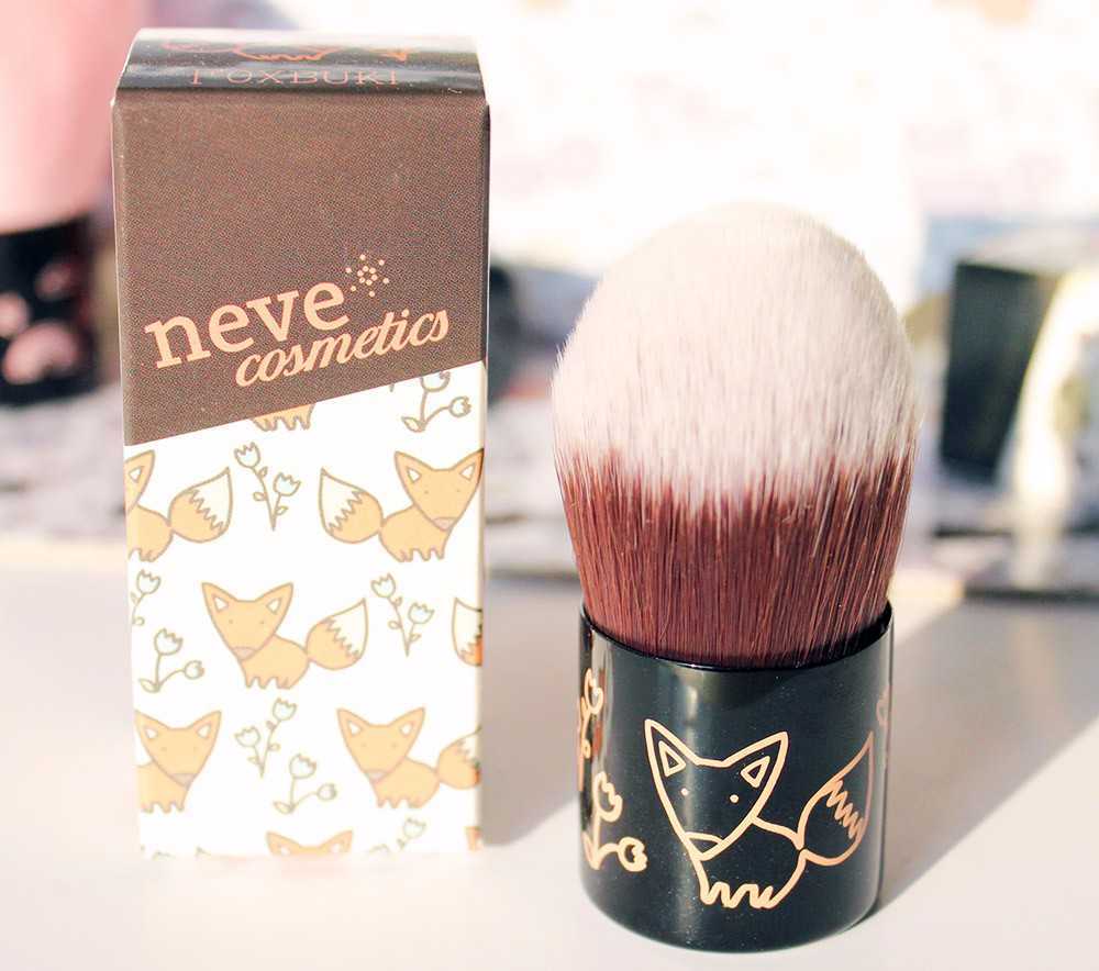 kabuki con volpe neve cosmetics