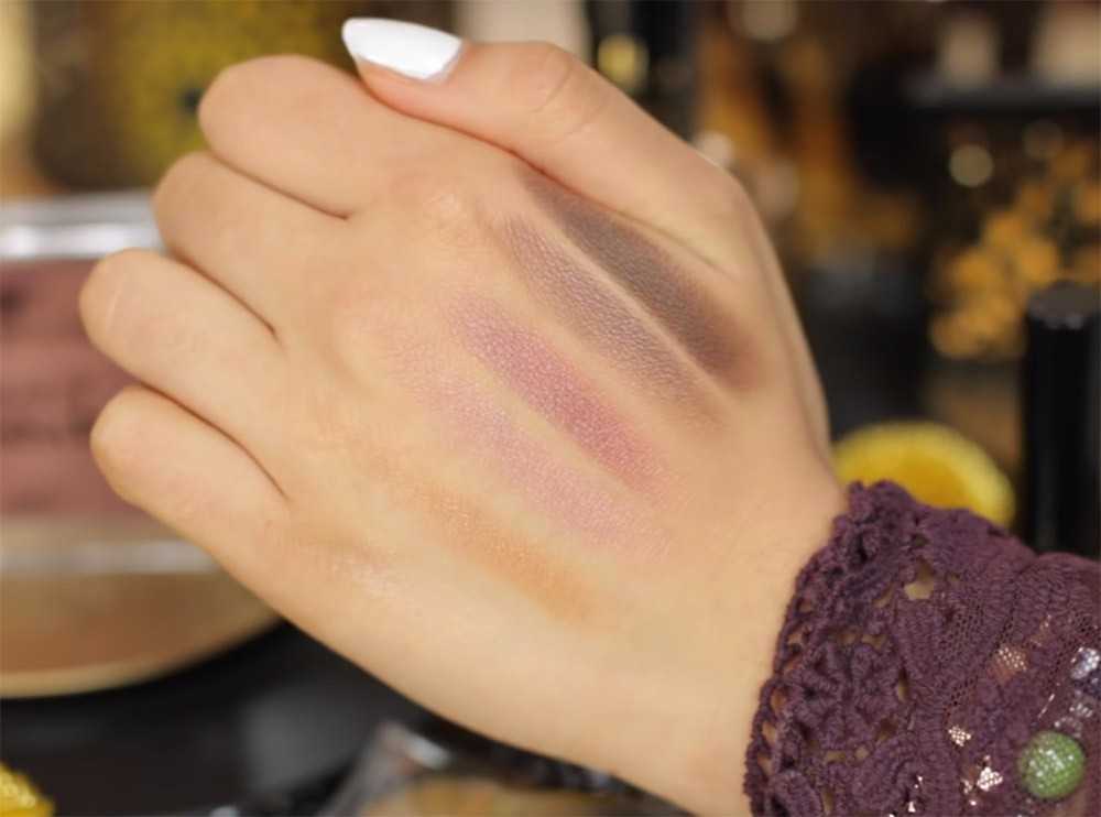 swatches palette Essence Lights of Orient