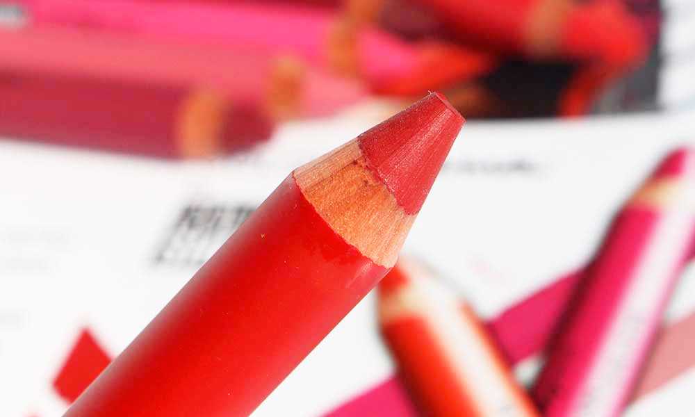 MAYBELLINE  RED ESSENTIAL
