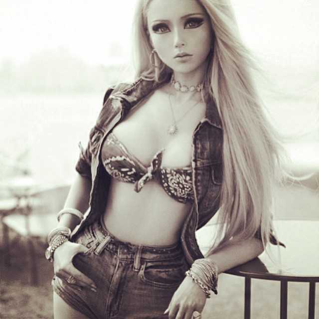 Valeria Lukyanova - la donna barbie - foto da Instagram