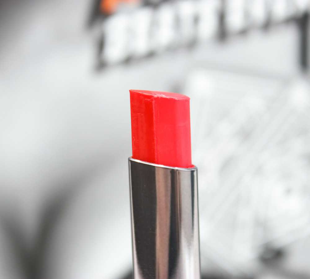 Benefit rossetto Revved Up Red