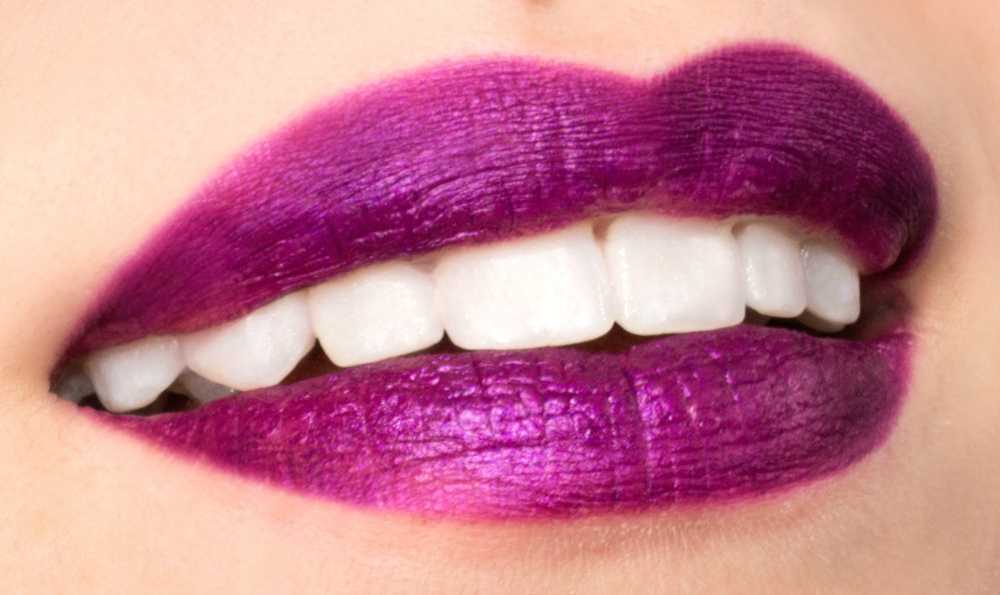 Trucco labbra viola fucsia