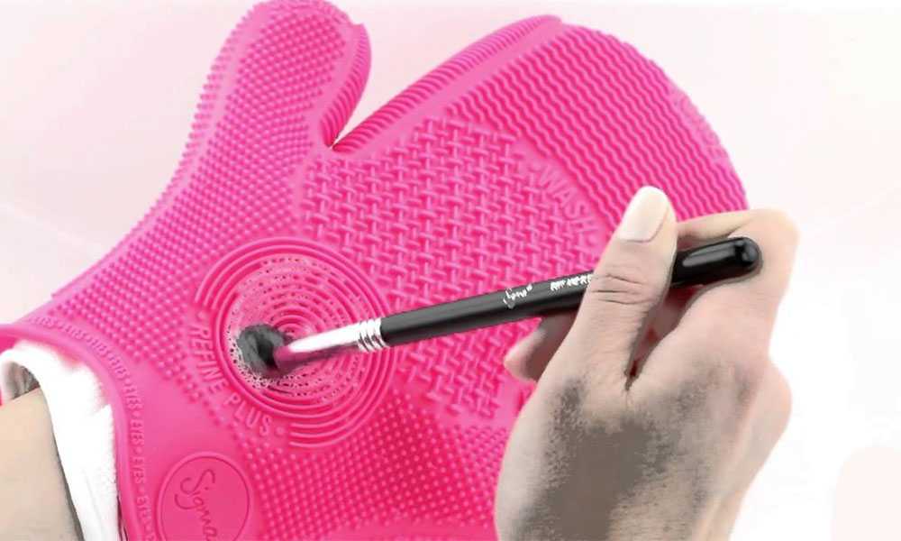 Sigma Spa Brush Cleaning Glove