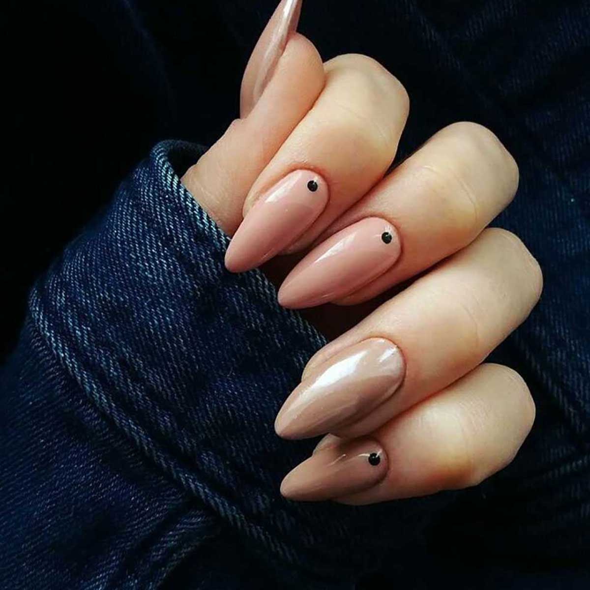 Dotter nail art semplice