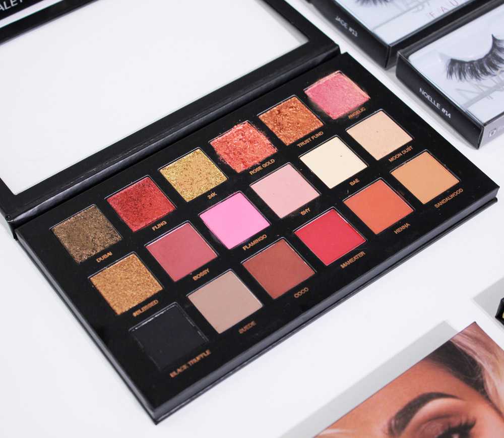 Huda Beauty Palette Textured Shadows Rose Gold Edition