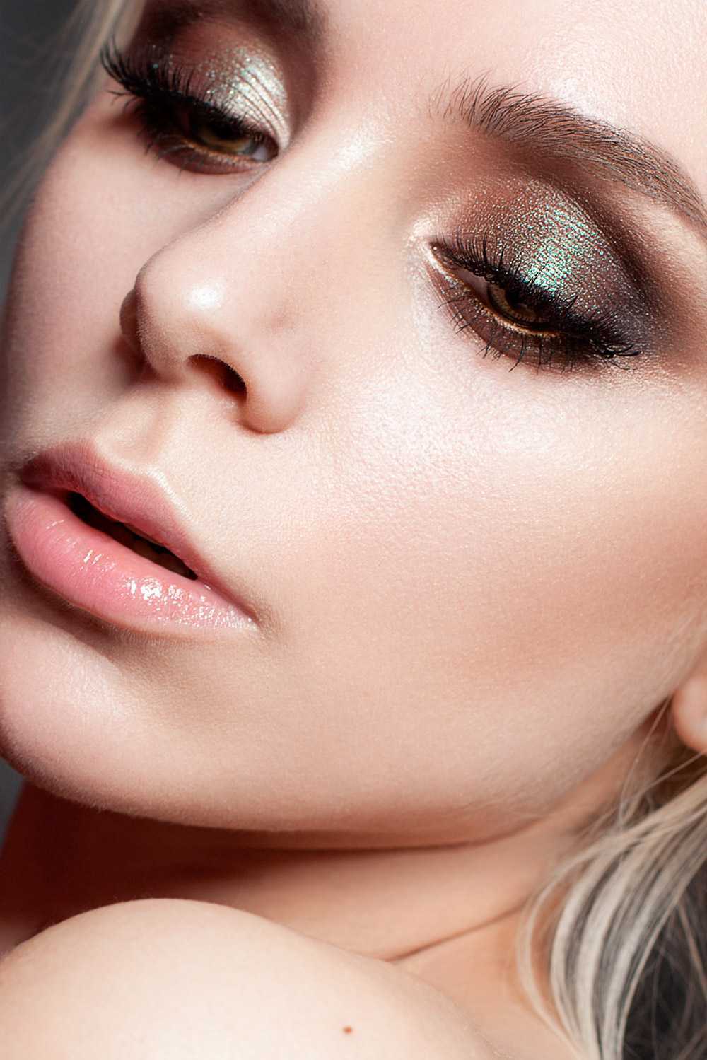 Trucco effetto metallizzato Trucco effetto metallizzato
