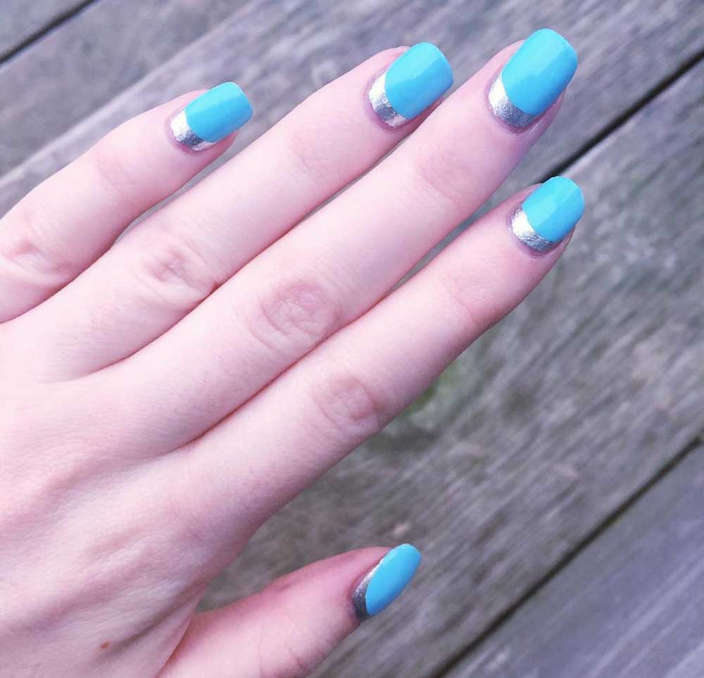 Ruffian manicure azzurra e argento