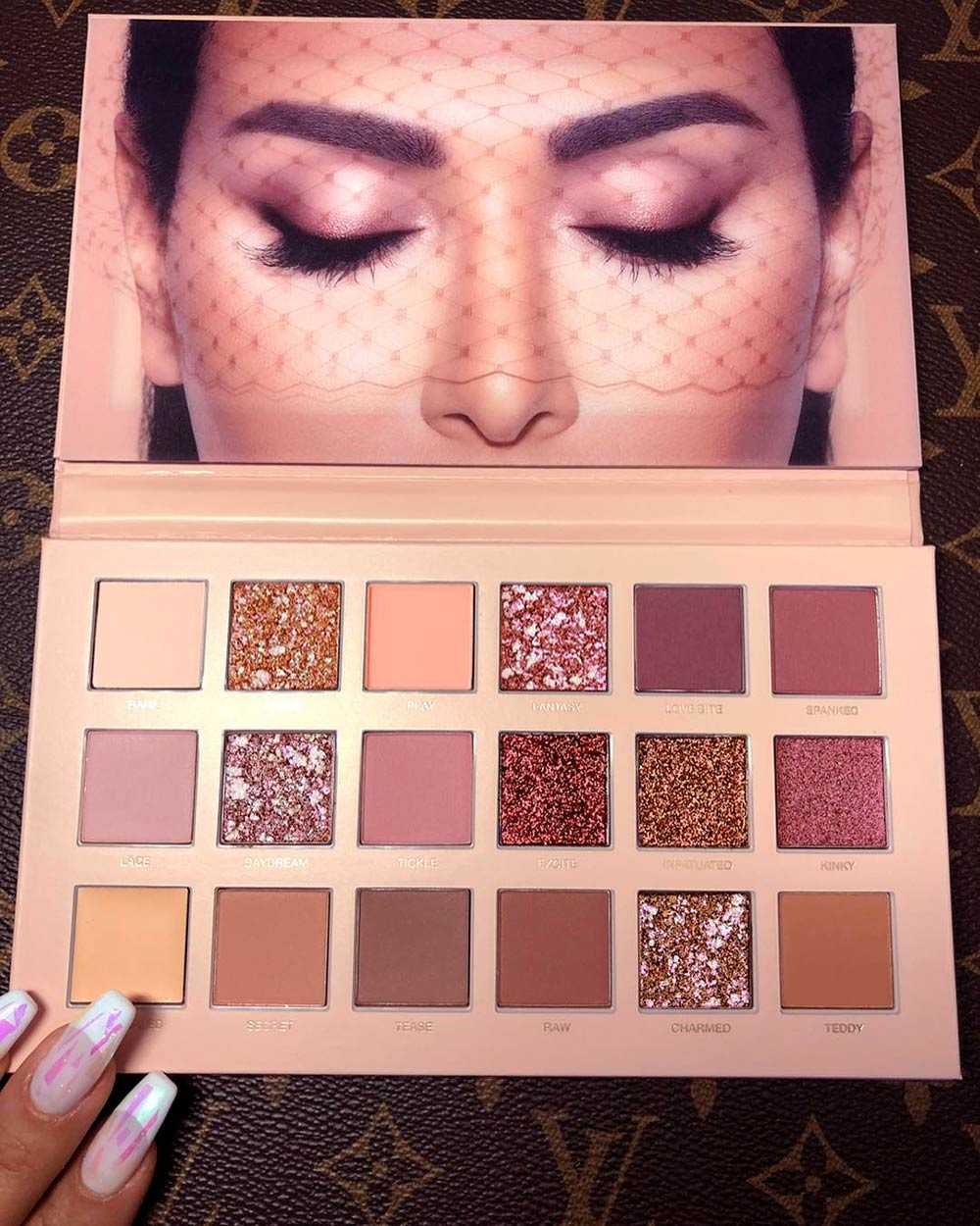 Huda Beauty The New Nude Palette foto e swatches! Beautydea