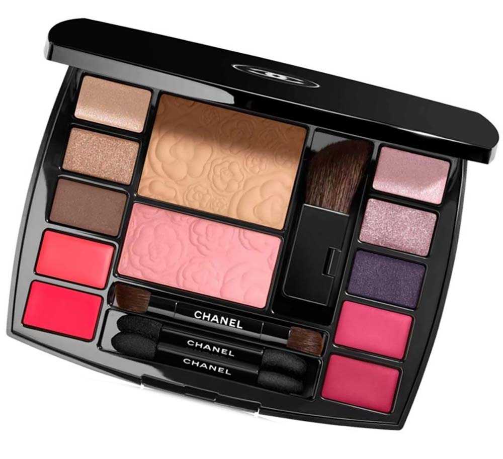 travel make up palette Chanel Camelias