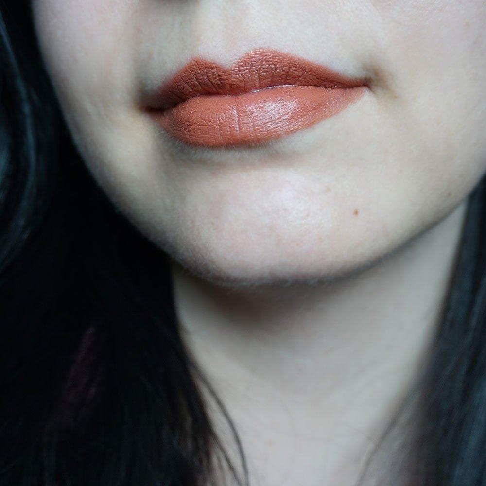 Swatches rossetto Neve Cosmetics Creme Caramel