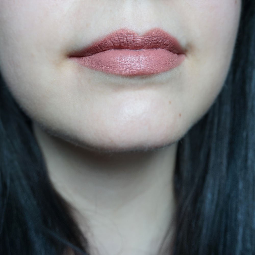 Swatches rossetto Neve Cosmetics Pain au Chocolat