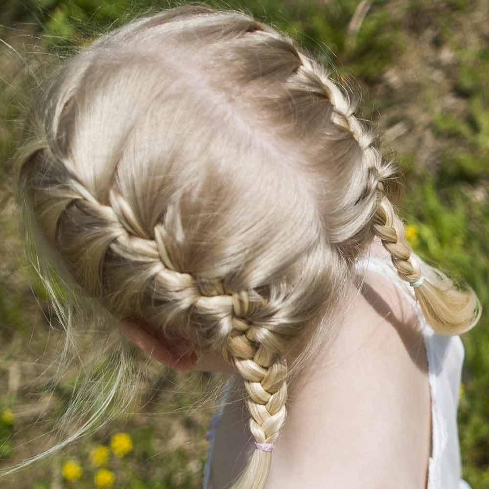 Acconciature bambine capelli corti trecce