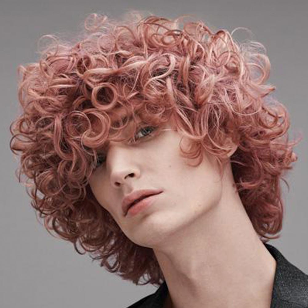 Tagli capelli ricci uomo inverno 2020