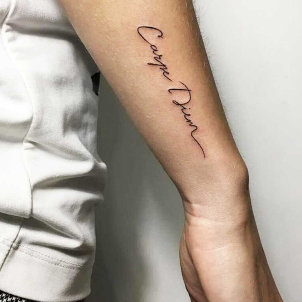 tatuaggio braccio scritte