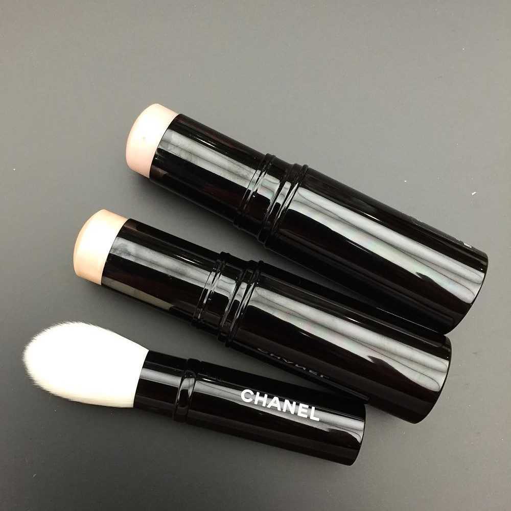 Chanel illuminanti stick Baume Essentiel