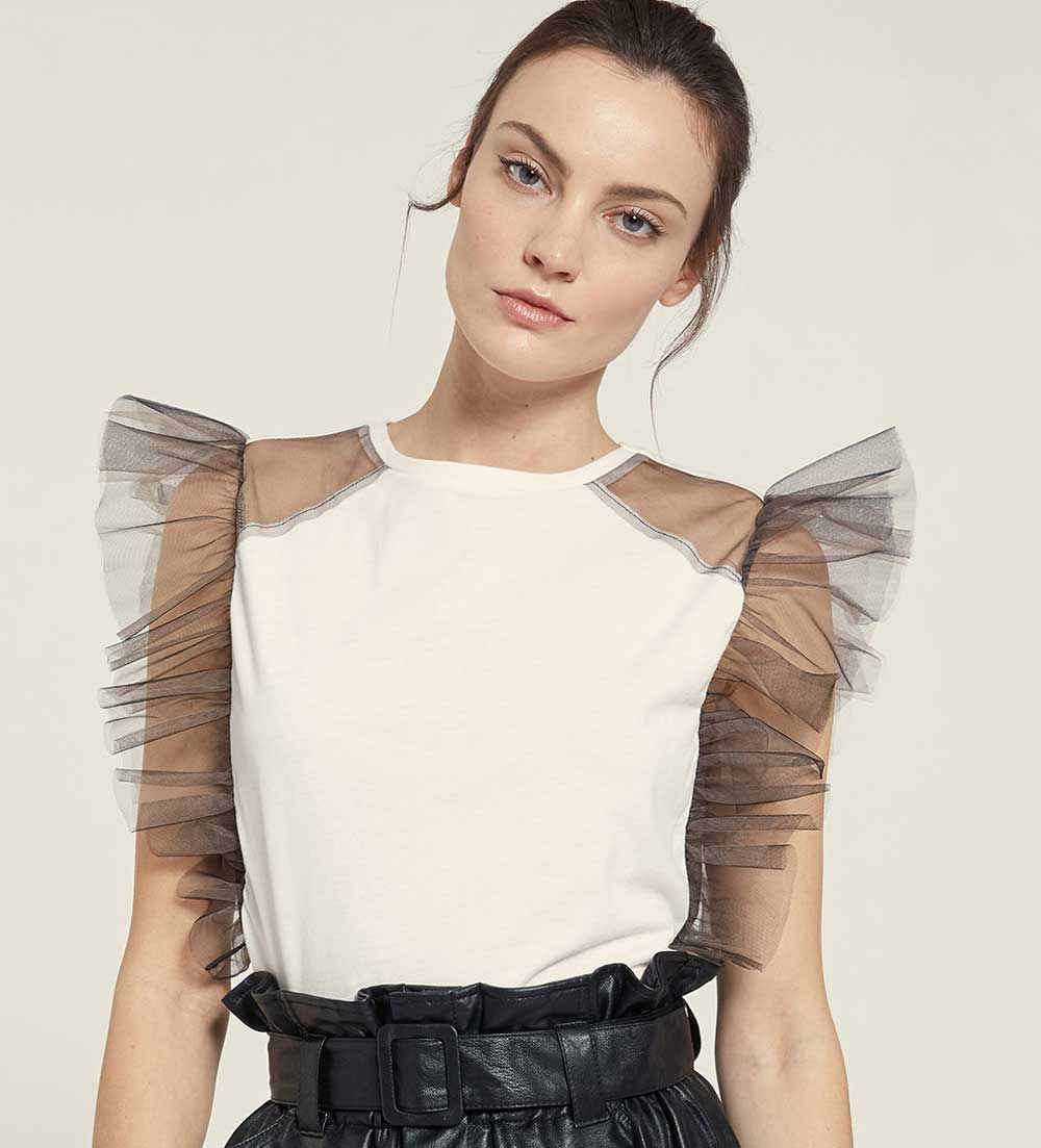 T-shirt con alette in tulle