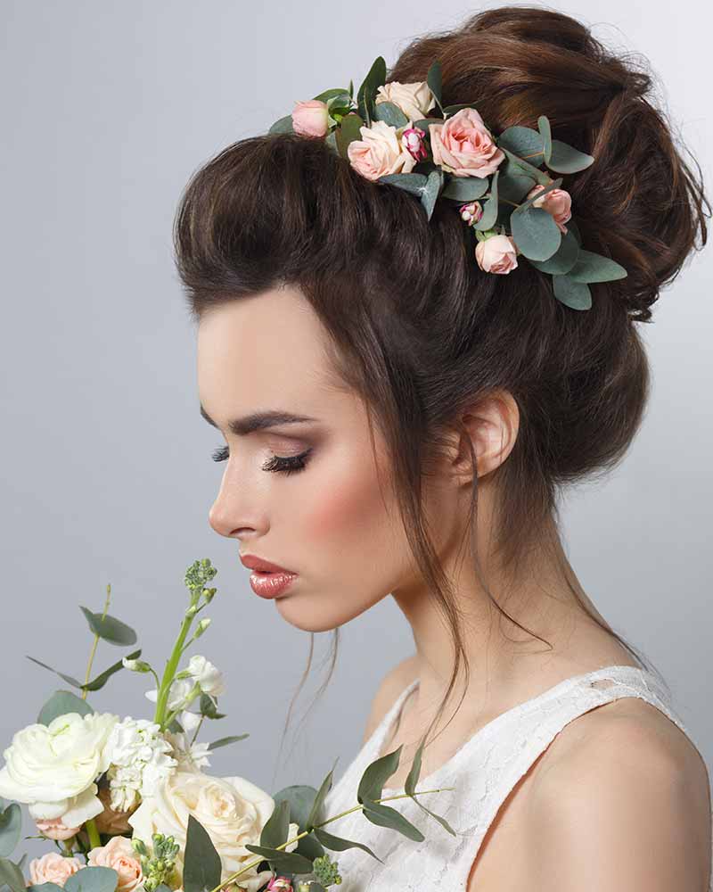 Acconciature fiori sposa