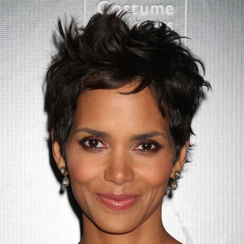 Tagli capelli corti bellissimi Halle Berry