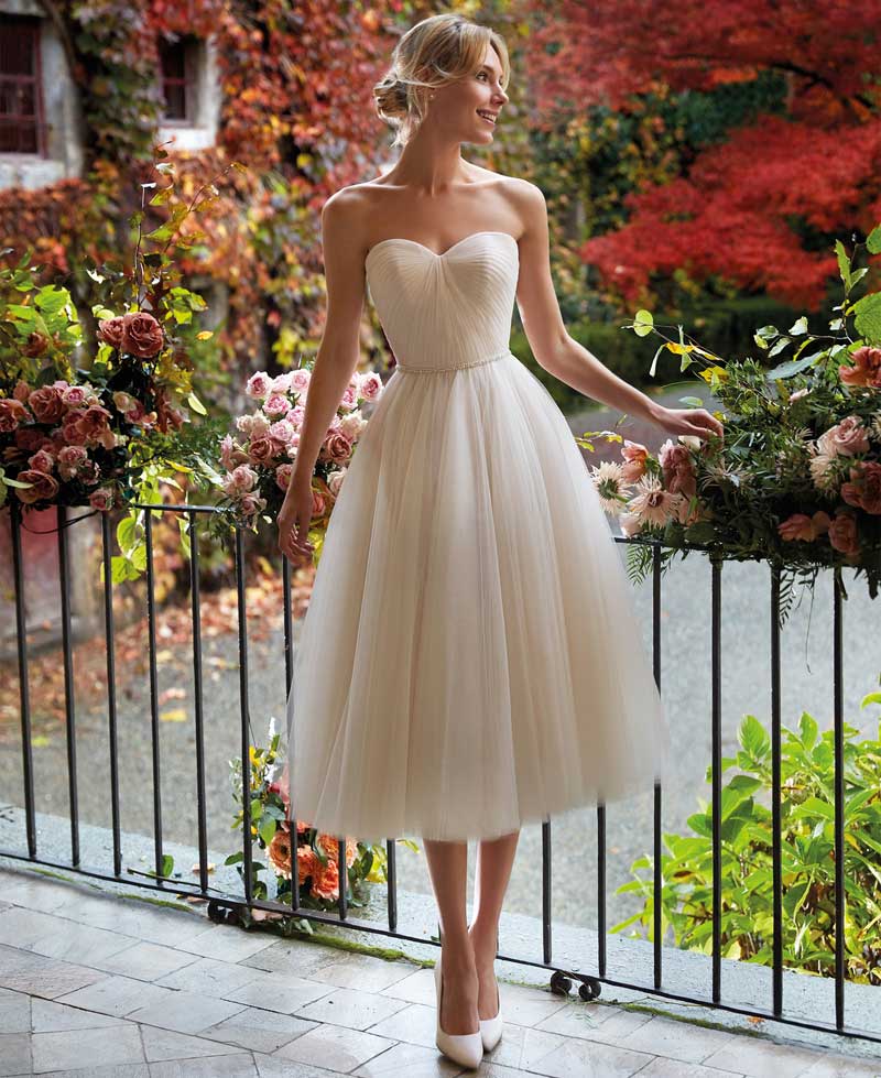 Abito da sposa corto in tulle Abito da sposa corto in tulle