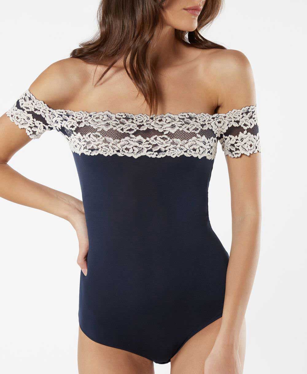 Body con ricami in pizzo Body con ricami in pizzo