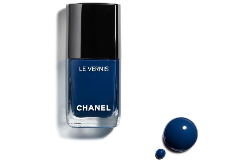 Smalto blu Chanel