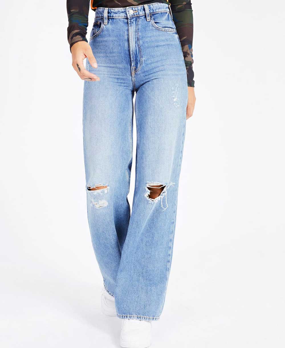 Jeans strappati larghi Jeans strappati larghi