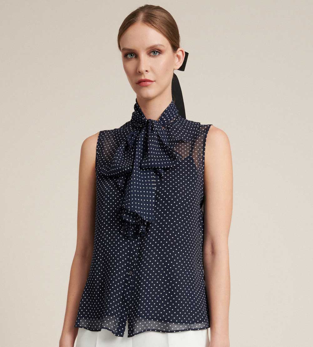 Camicia a pois con fiocco Camicia a pois con fiocco