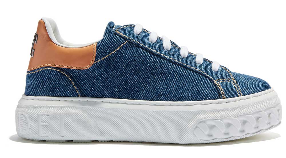 Sneakers in jeans Sneakers in jeans