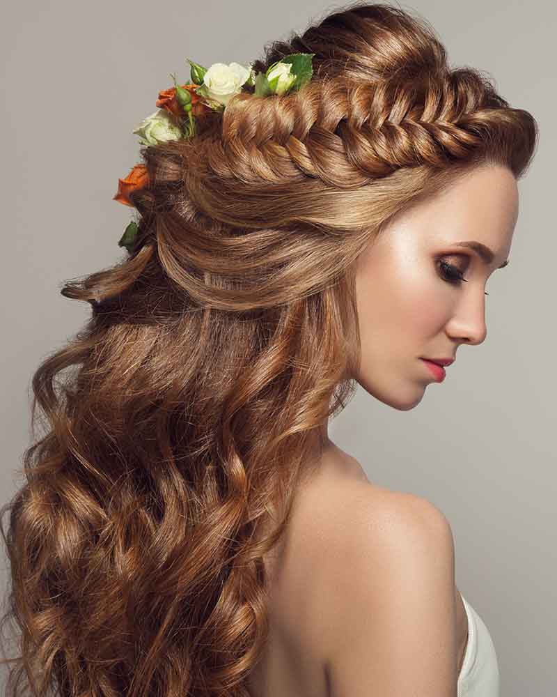 Capelli sposa semiraccolti fiori