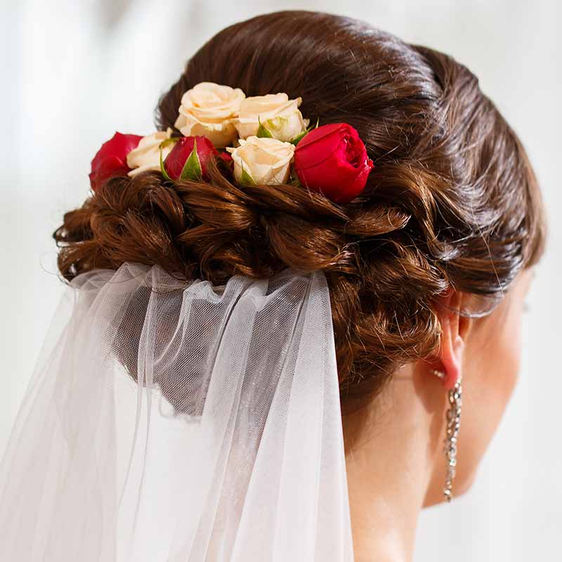 Acconciature Sposa Con Fiori Le Pettinature Piu Belle Beautydea