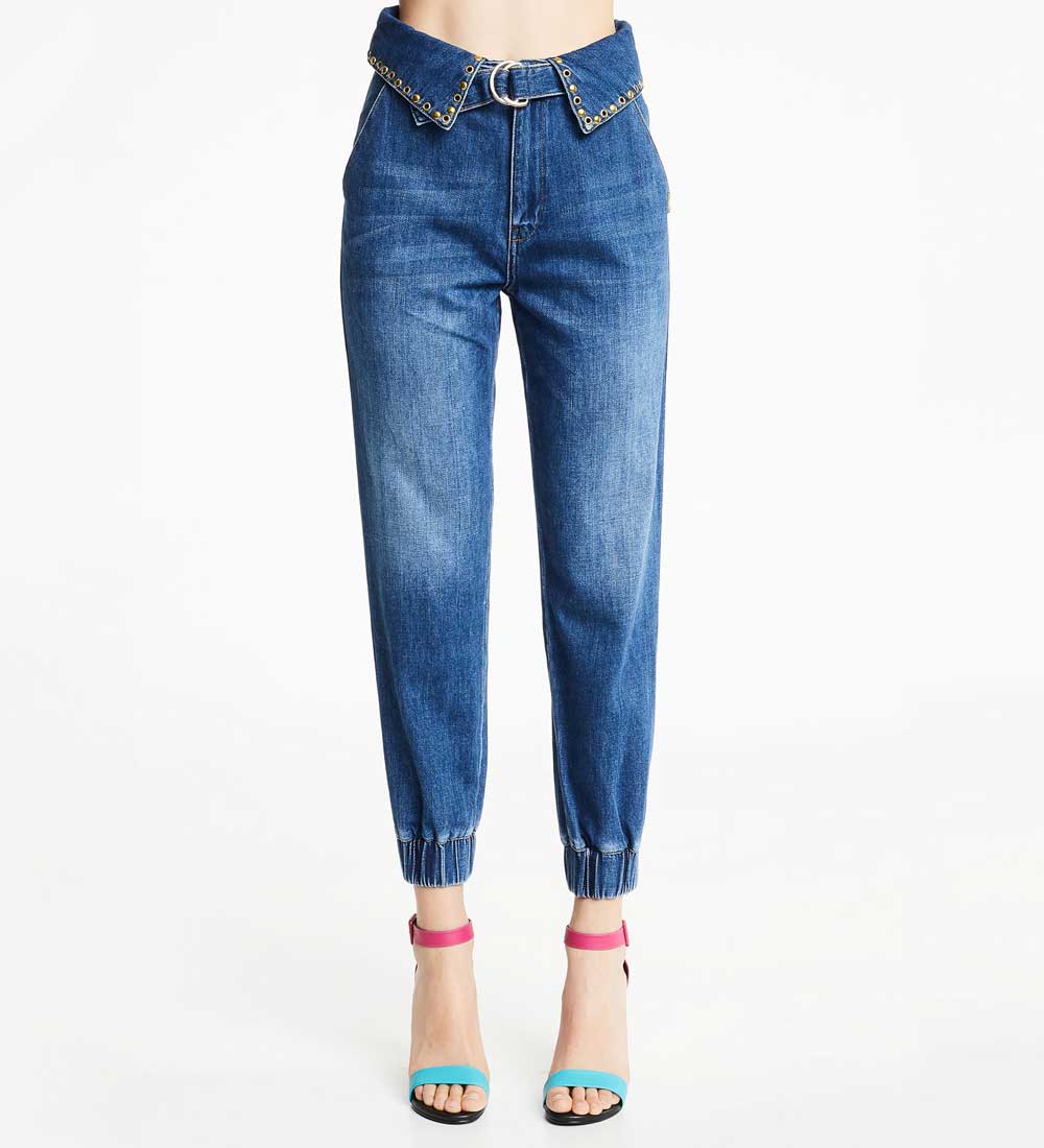 jeans con borchie e cintura