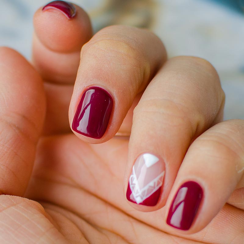 Nail art bordeaux