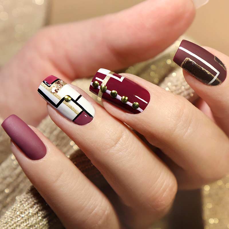 Nail art bordeaux