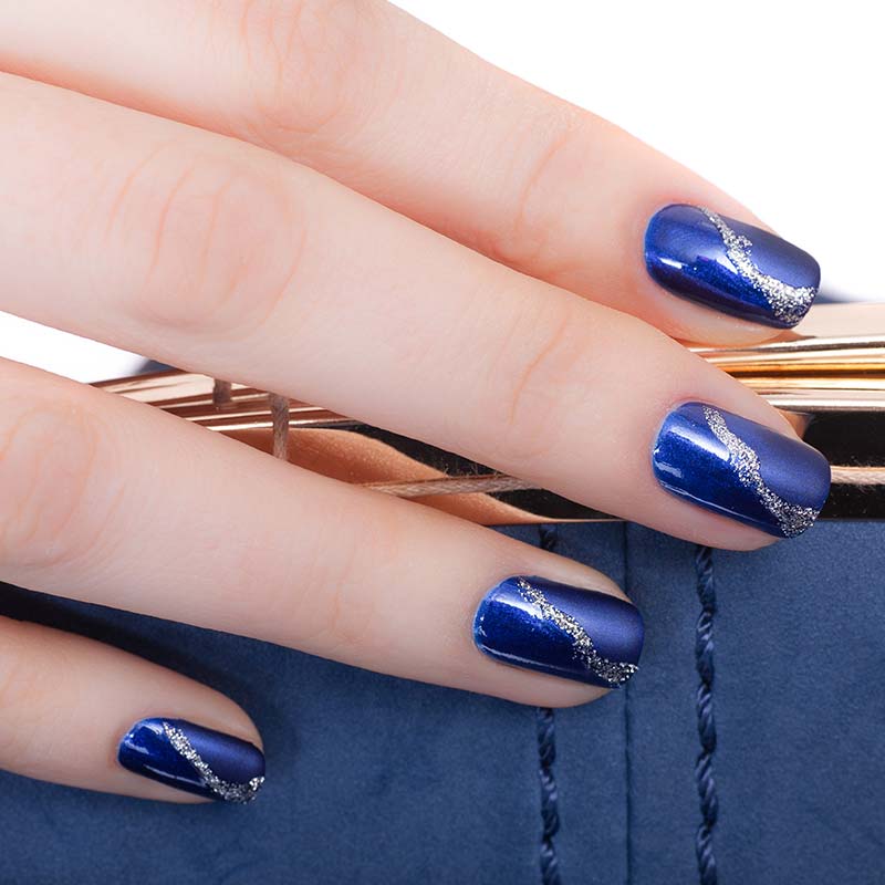 Nail art blu e argento Nail art blu e argento