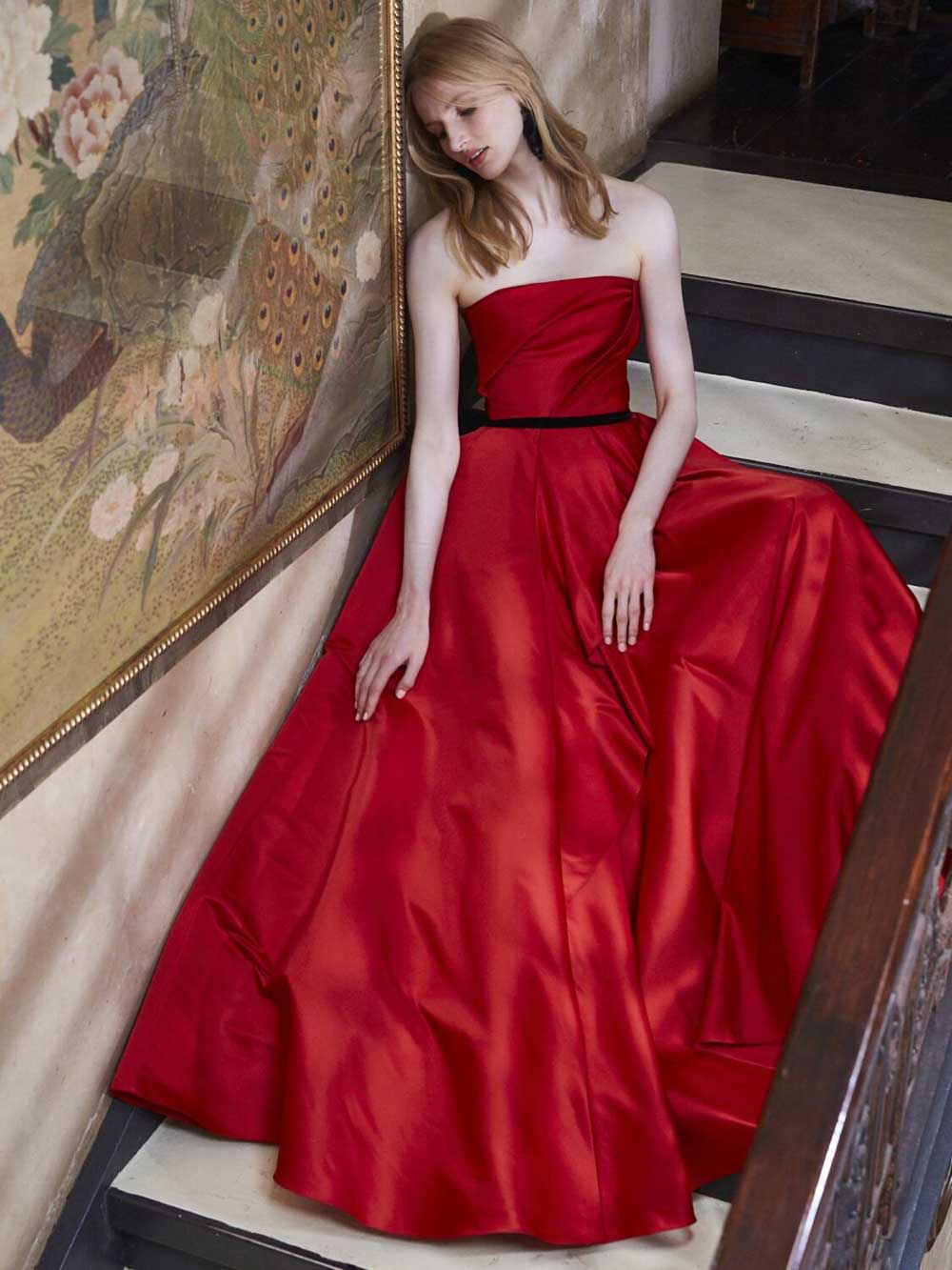 vestito rosso elegante in raso