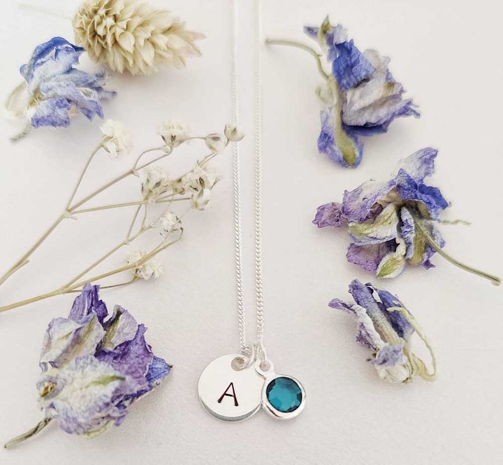 collana con lettera in argento collana con lettera in argento