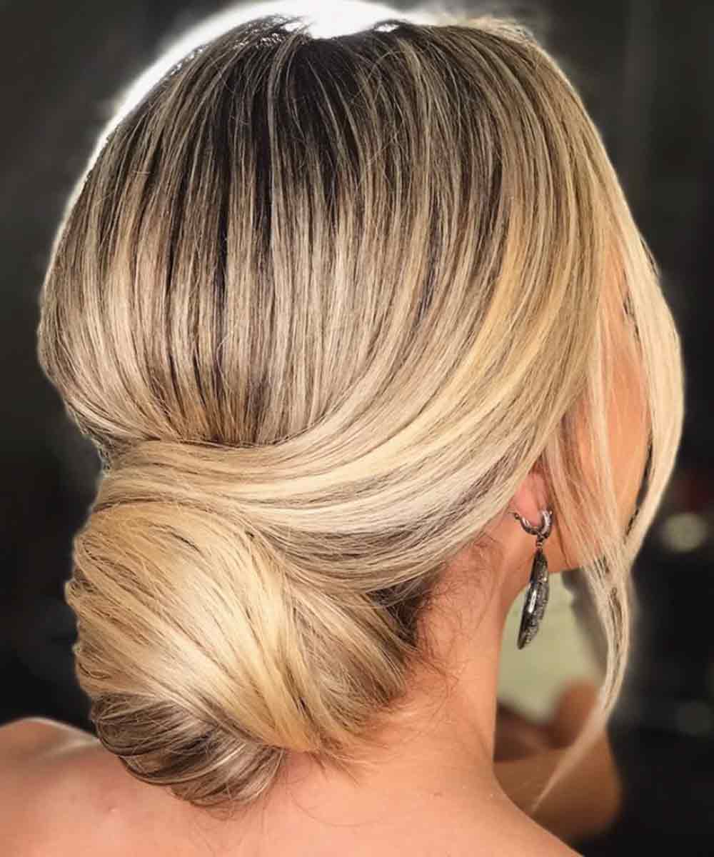 Pettinatura chignon basso Pettinatura chignon basso