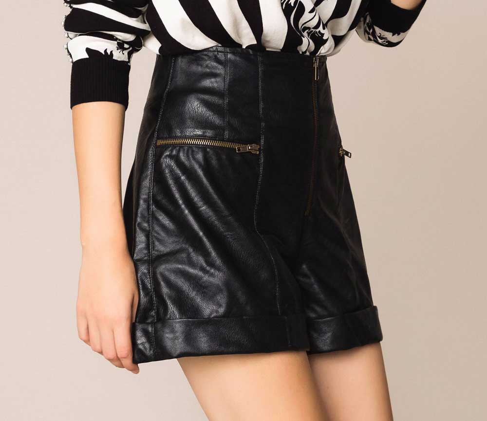 shorts in similpelle nera