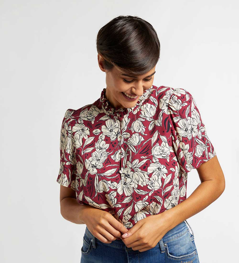 blusa a maniche corte a stampa floreale blusa a maniche corte a stampa floreale