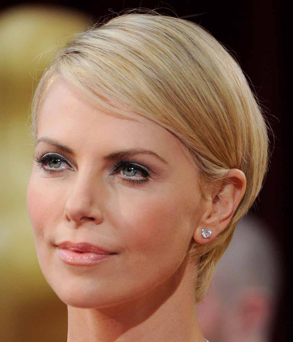 Pixie cut Charlize Theron
