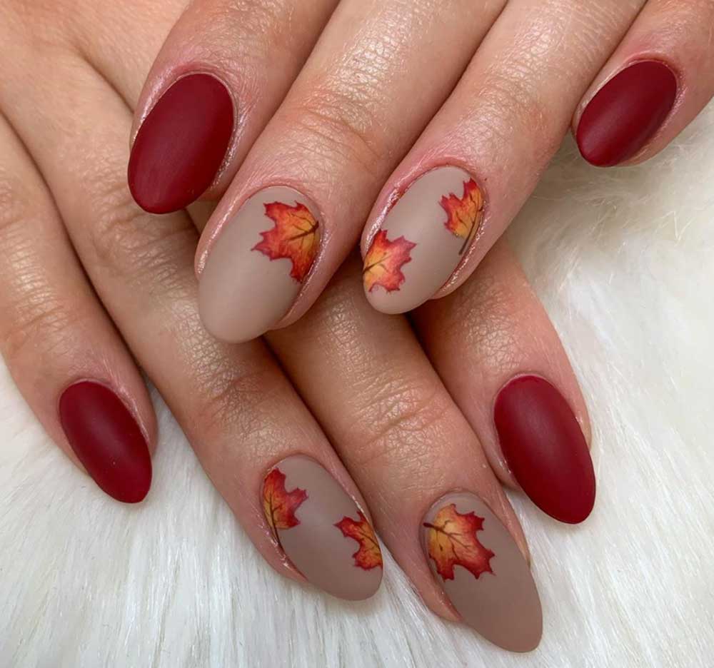 Nail art autunnale foglie terra bruciata 2020