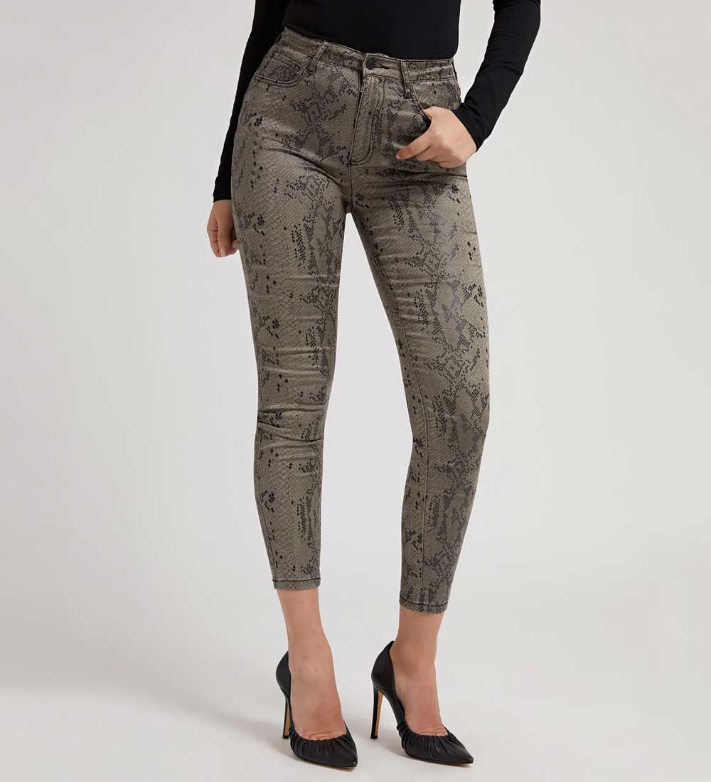 Guess abbigliamento primavera estate 2022 Guess abbigliamento primavera estate 2022