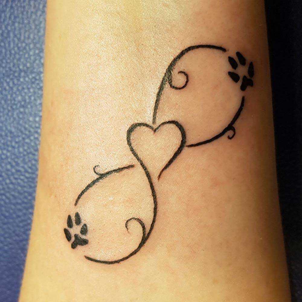 Tatuaggio infinito braccio